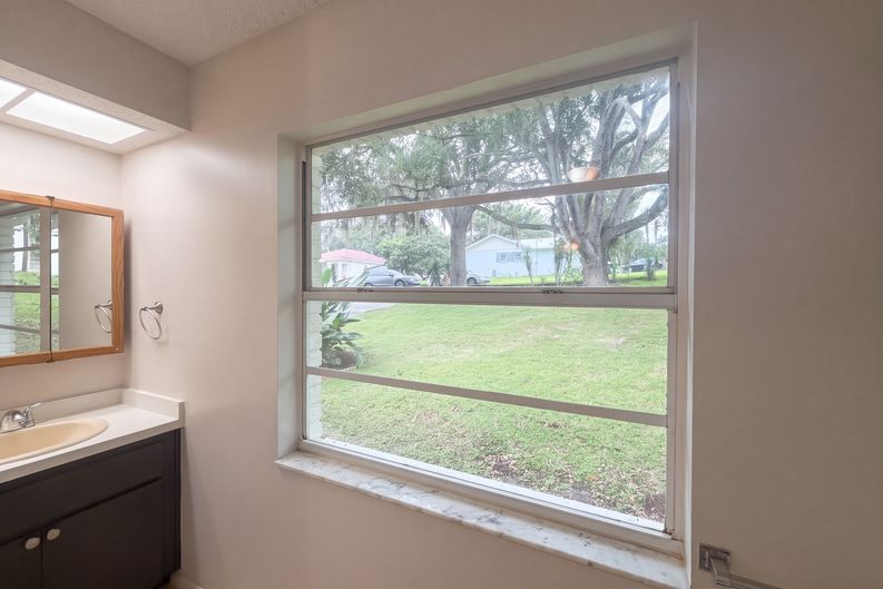 Photo 14 of 32 of 12054 Joe Herrmann Dr, San Antonio, FL