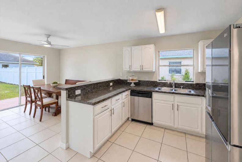 Photo 3 of 19 of 2949 Illinois Ave, Lakeland, FL