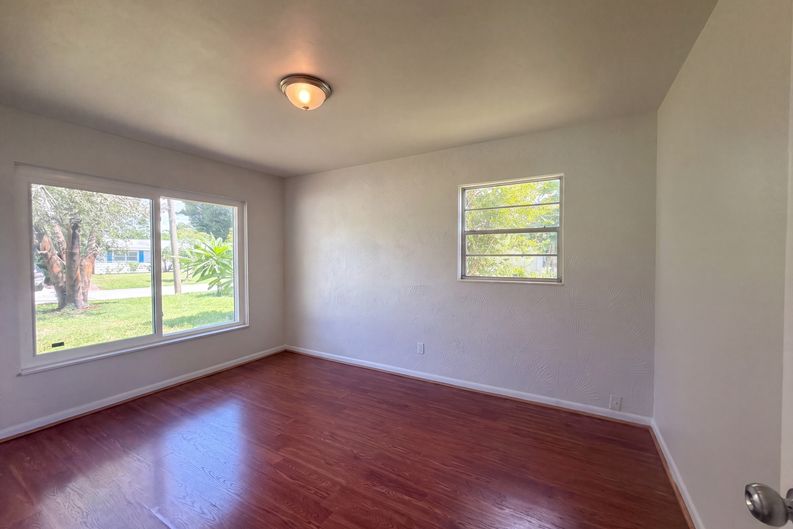 Photo 4 of 26 of 3010 Hatton St, Sarasota, FL