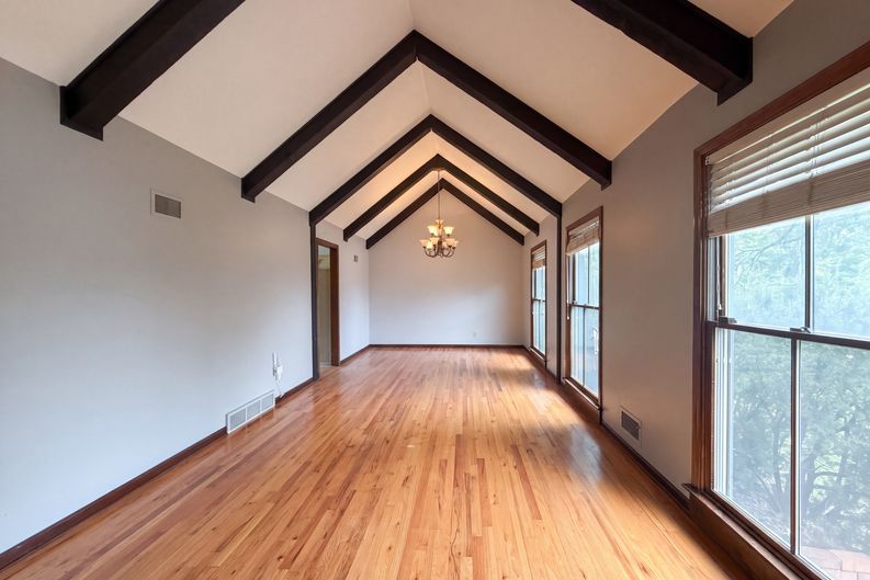 Photo 7 of 27 of 6916 N Overland Dr, Kansas City, MO