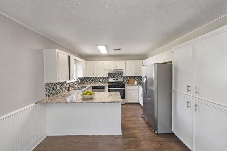Photo 9 of 18 of 1105 E 17th St, Georgetown, TX