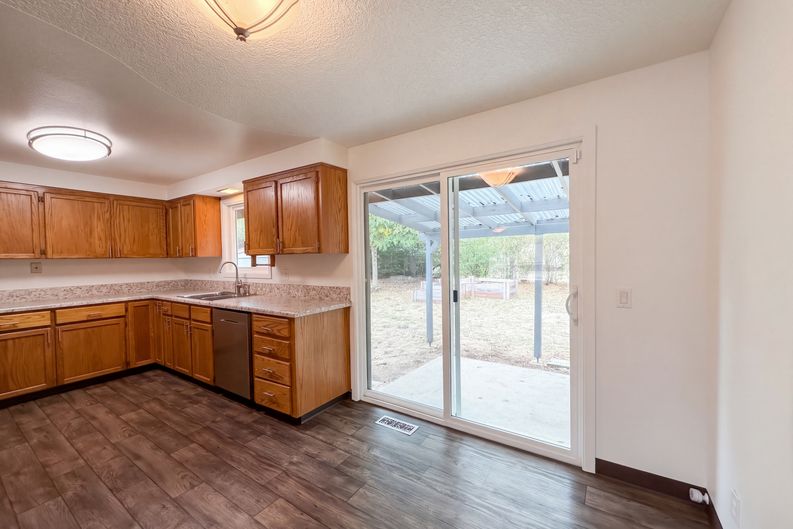 Photo 7 of 17 of 555 Matzen St, Saint Helens, OR