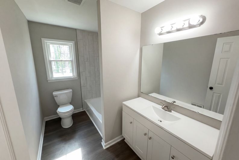 Photo 16 of 31 of 7700 Meadowdale Ln, Charlotte, NC