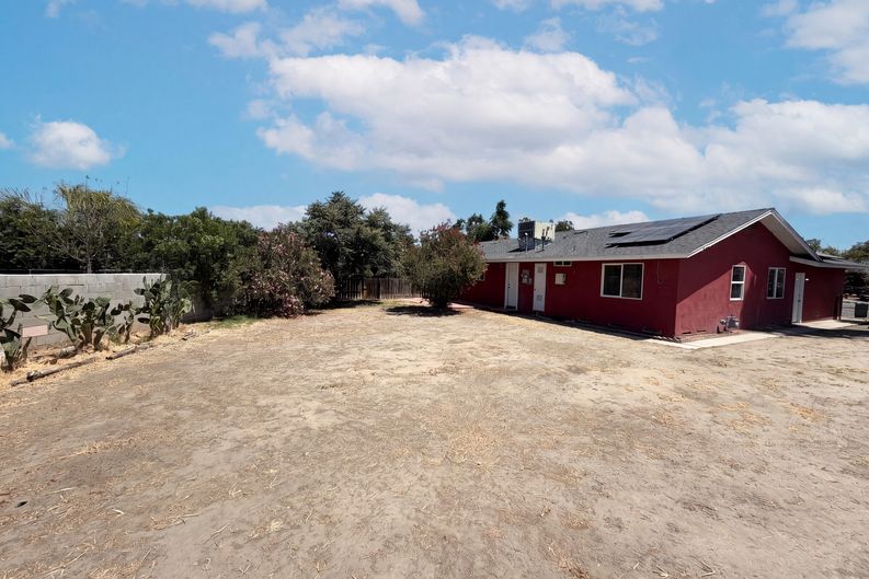 Photo 5 of 20 of 215 Laurel Ln, Hemet, CA