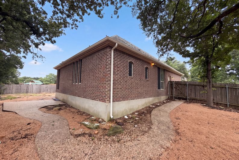 Photo 5 of 26 of 1724 Westend Pl, Round Rock, TX