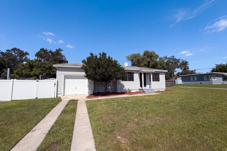 Photo 15 of 19 of 3225 Cleveland Heights Blvd, Lakeland, FL
