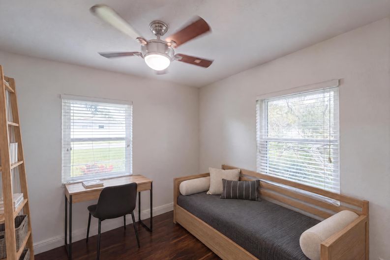 Photo 13 of 21 of 10806 W Elbow Dr, Tampa, FL