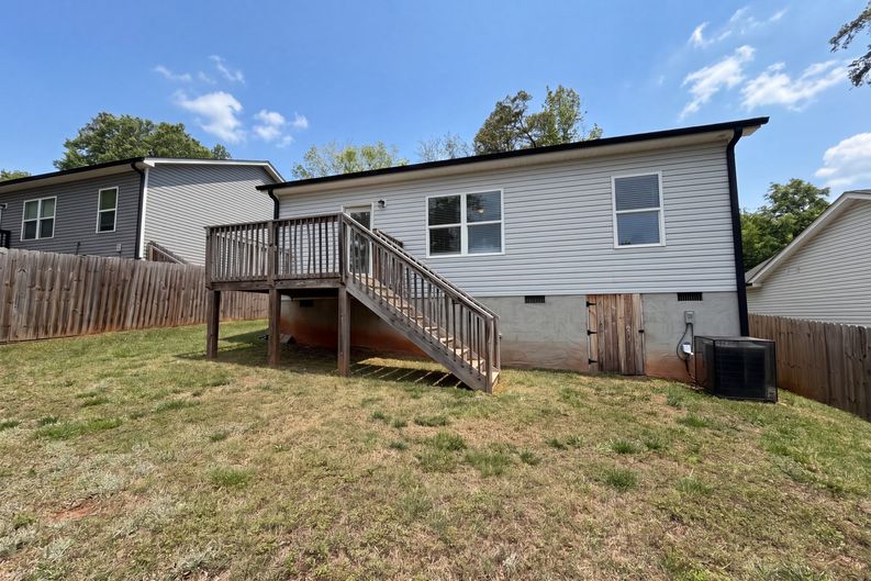 Photo 5 of 16 of 5704 Woodard St, Charlotte, NC
