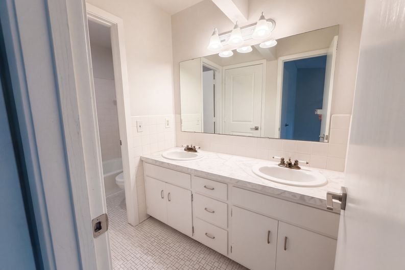 Photo 13 of 22 of 15391 Trillium Cir, Eden Prairie, MN