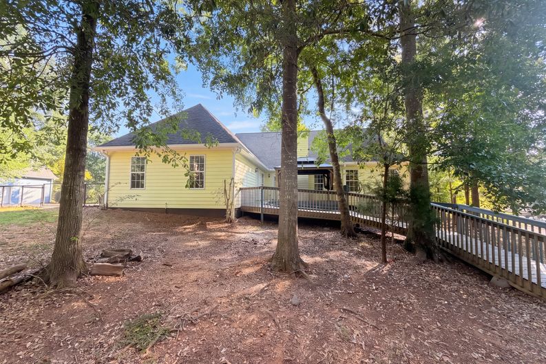 Photo 5 of 24 of 2050 Windfield Dr, Monroe, GA