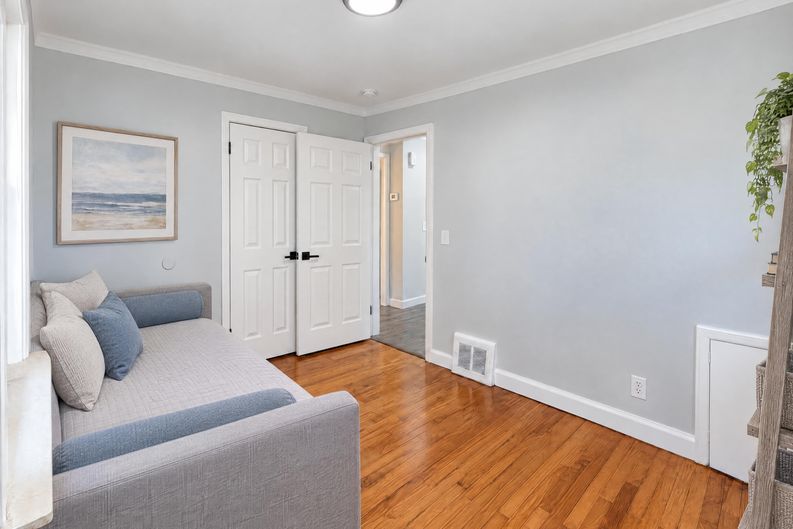 Photo 9 of 17 of 1601 Helen St, Inkster, MI