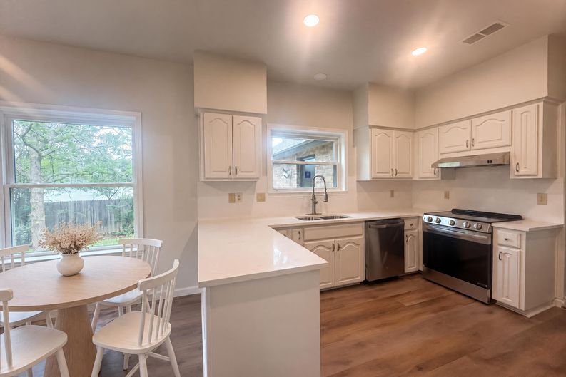 Photo 6 of 27 of 15626 Dove Meadow St, San Antonio, TX