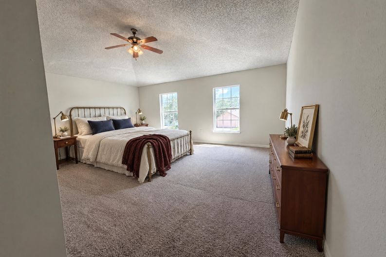 Photo 9 of 26 of 2158 Willesdon Dr W, Jacksonville, FL