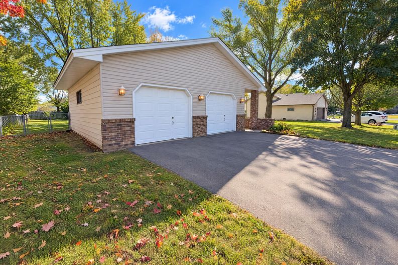 Photo 31 of 34 of 1122 Prairie Ct S, Shakopee, MN