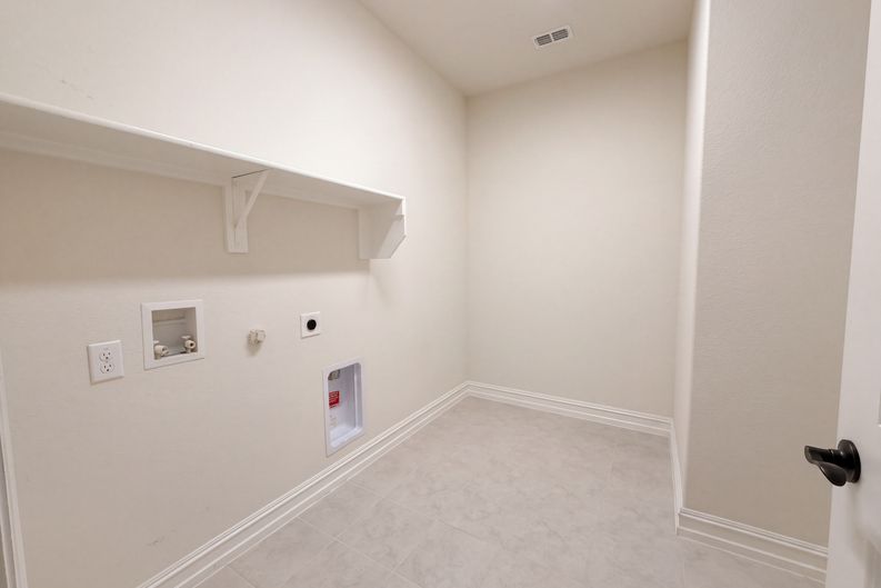 Photo 11 of 13 of 3412 Lillian Ct, Celina, TX