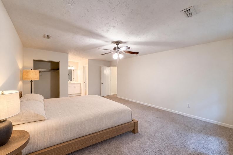 Photo 4 of 20 of 670 Marsh Ct, Jonesboro, GA