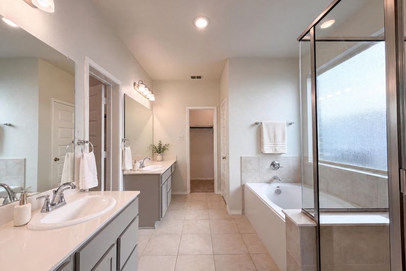 Photo 5 of 21 of 5904 Saddle Pack Dr, Fort Worth, TX