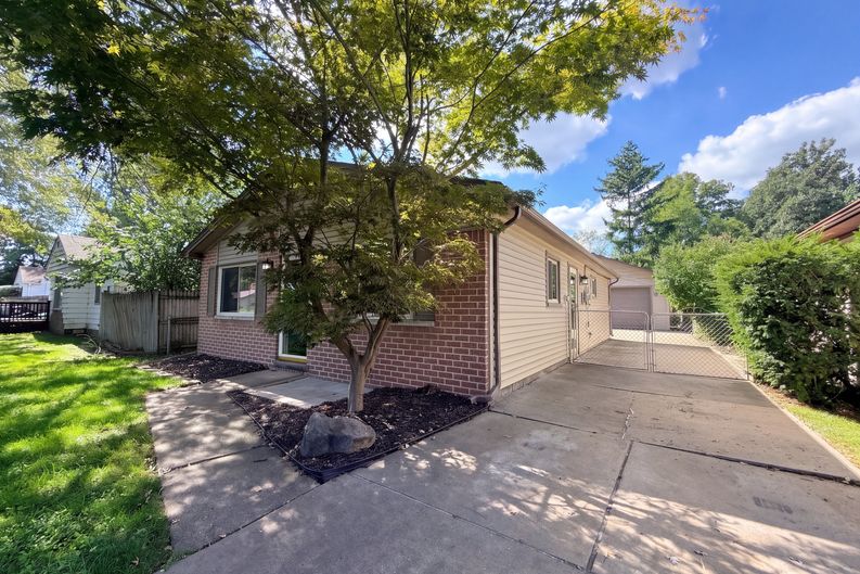 Photo 15 of 17 of 16108 Ziegler St, Taylor, MI