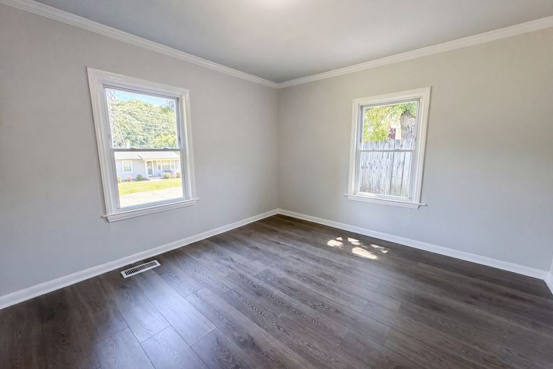 Photo 4 of 15 of 123 E Farmview St, Gastonia, NC