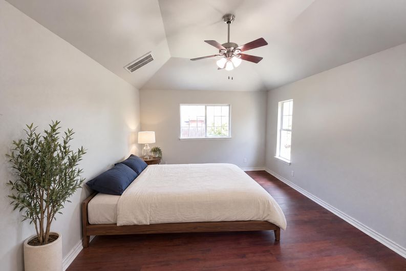 Photo 4 of 22 of 2106 Geneva St, Castroville, TX