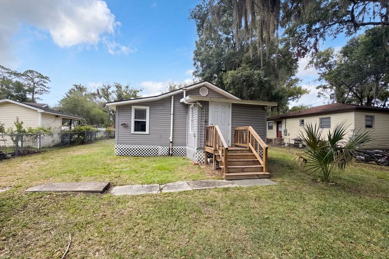 Photo 16 of 17 of 642 Gardiner St, Starke, FL