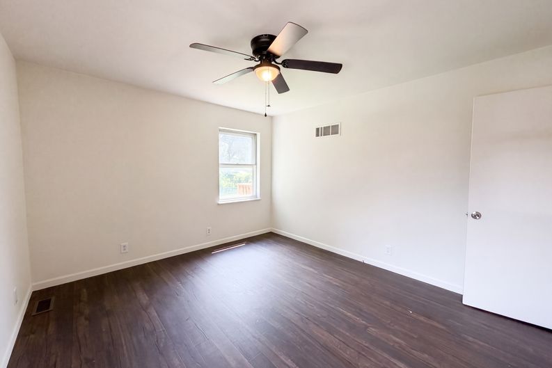 Photo 4 of 18 of 8606 Vasel Ave, Saint Louis, MO