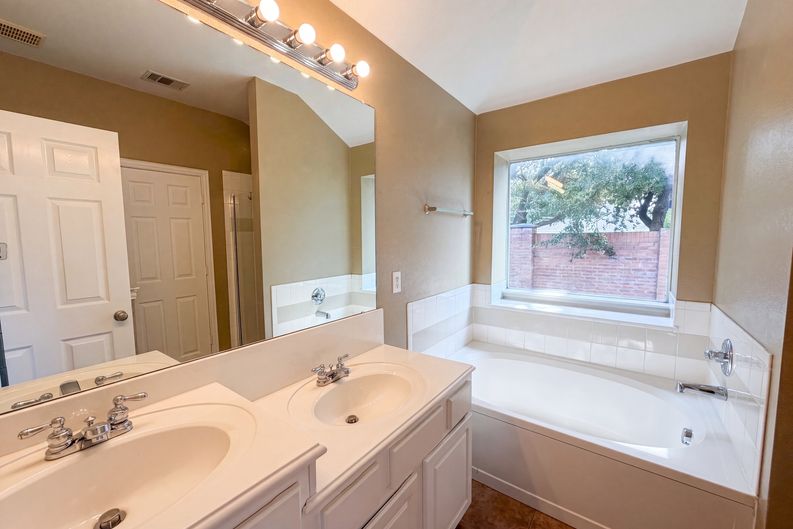 Photo 7 of 16 of 5400 Shepherd Pl, Flower Mound, TX