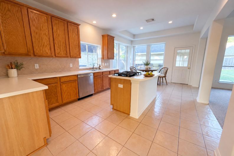 Photo 3 of 52 of 9019 Sunny Ridge Dr, Houston, TX