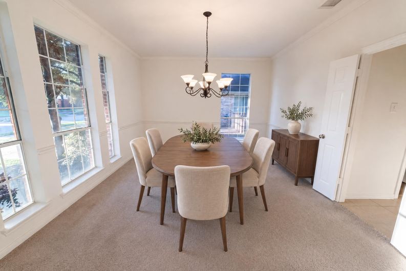 Photo 9 of 52 of 9019 Sunny Ridge Dr, Houston, TX