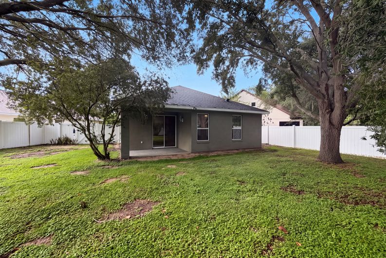 Photo 5 of 24 of 33450 Irongate Dr, Leesburg, FL