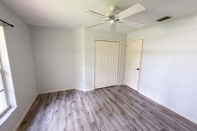 Photo 16 of 29 of 400 46th Ct, Vero Beach, FL