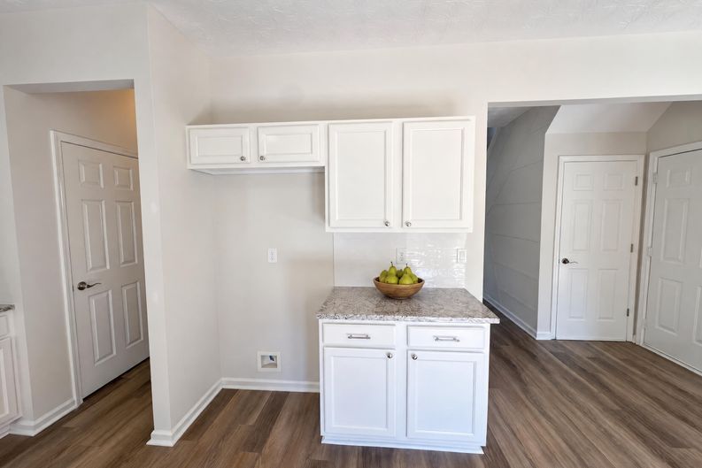 Photo 10 of 53 of 6730 Island Pointe Dr, Buford, GA