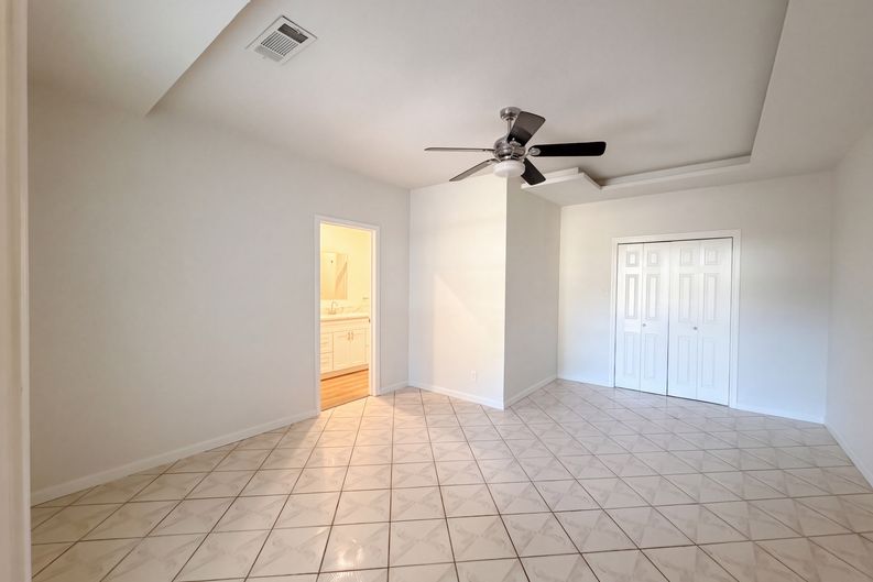 Photo 4 of 14 of 404 Vincent St, Cedar Hill, TX