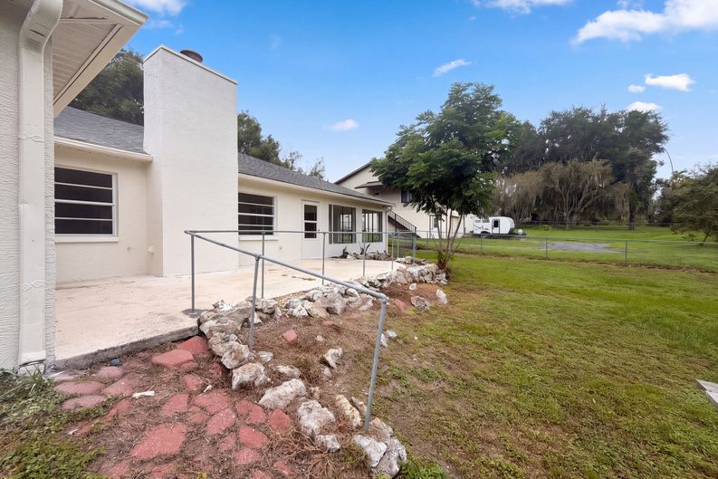 Photo 24 of 32 of 12054 Joe Herrmann Dr, San Antonio, FL