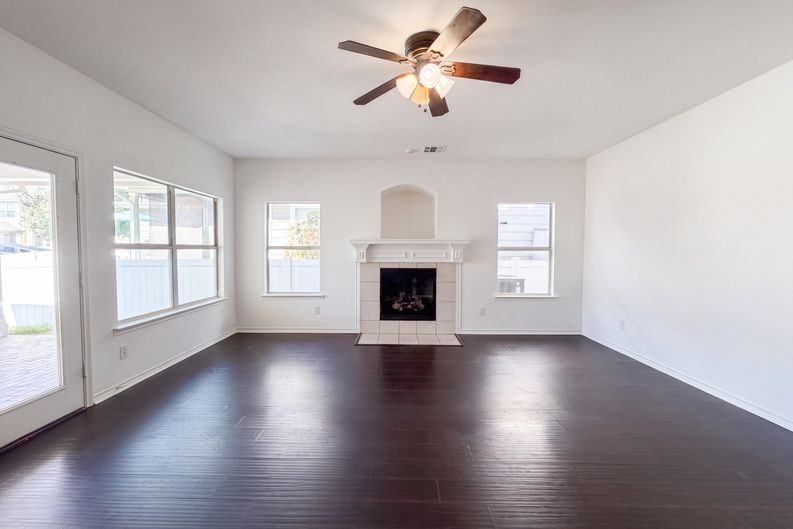 Photo 4 of 20 of 1232 Spanish Moss Dr, Savannah, TX