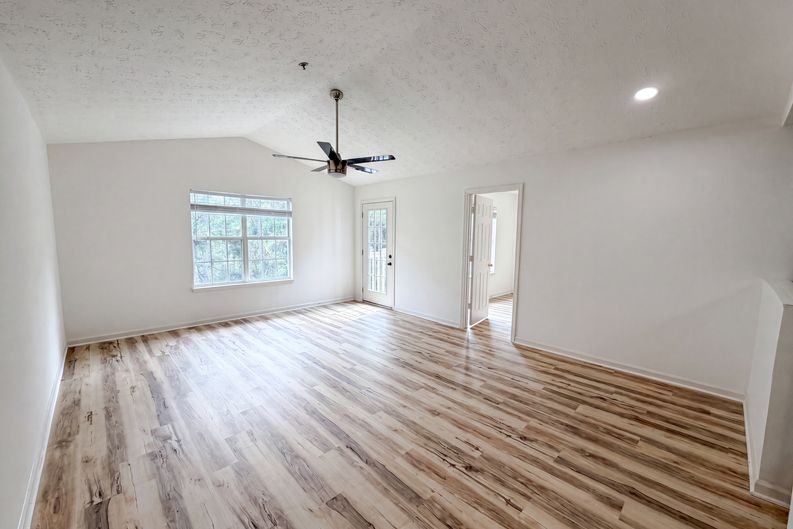Photo 3 of 19 of 131 Bentley Pl, Tucker, GA