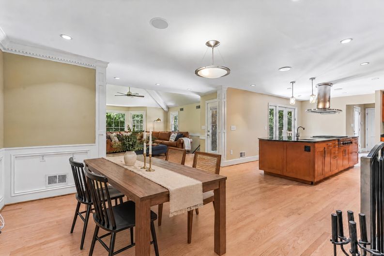 Photo 8 of 87 of 3135 Spalding Dr, Sandy Springs, GA