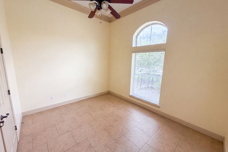 Photo 13 of 24 of 7945 Laurelwood St, Beaumont, TX