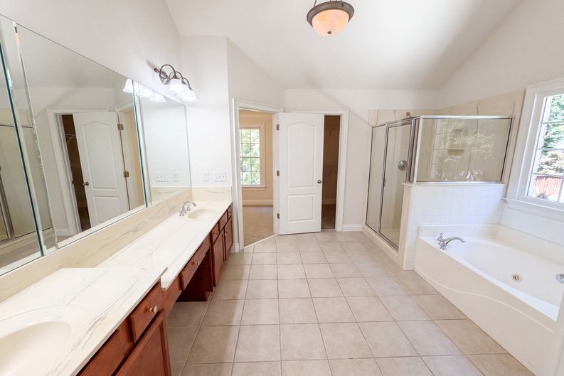 Photo 14 of 23 of 861 Windsor Creek Dr, Grayson, GA