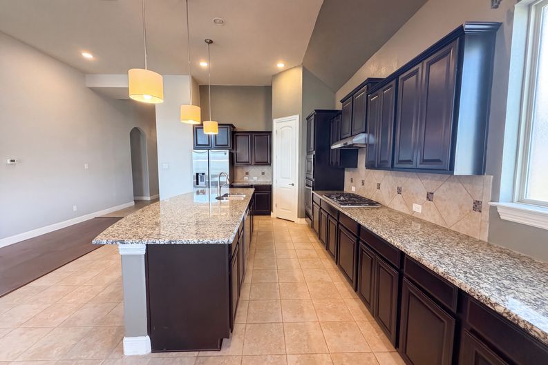 Photo 8 of 21 of 122 Bluehaw Dr, Georgetown, TX