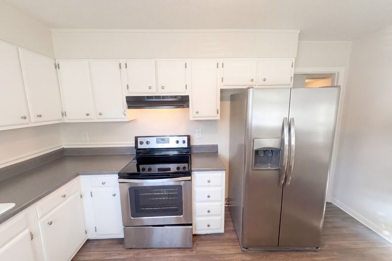 Photo 8 of 21 of 3229 Regents Park Ln, Greensboro, NC