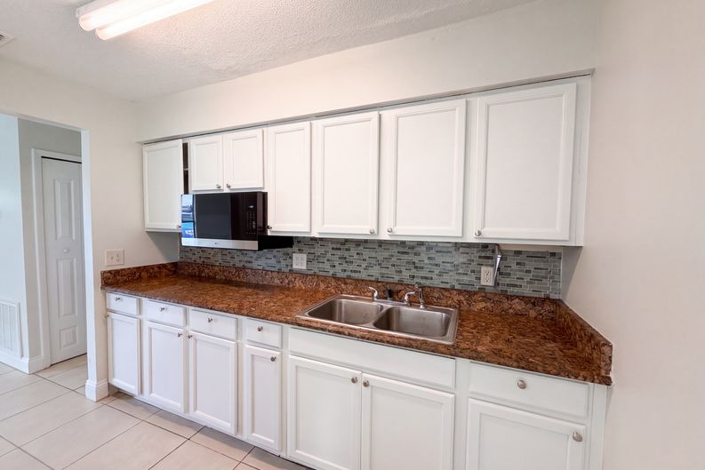 Photo 6 of 20 of 1336 Nadine Dr, Deltona, FL