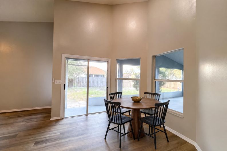 Photo 3 of 41 of 9703 Glenpointe Dr, Riverview, FL