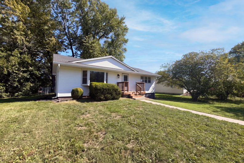 Photo 16 of 19 of 21809 S Peculiar Dr, Peculiar, MO