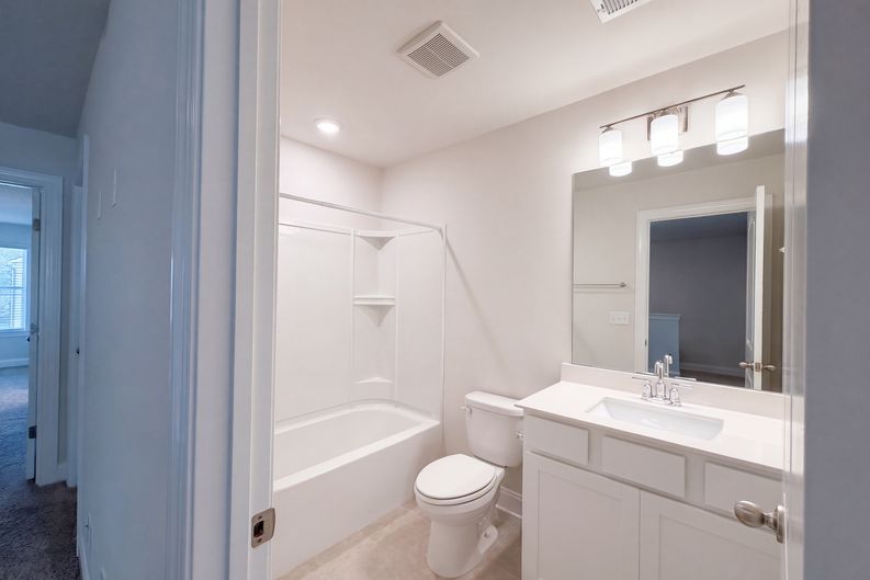 Photo 17 of 21 of 952 Oak Ridge Ln, Columbia, TN