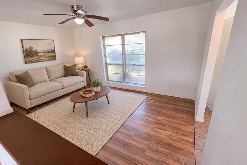 Photo 14 of 27 of 736 W Borden St, Sinton, TX