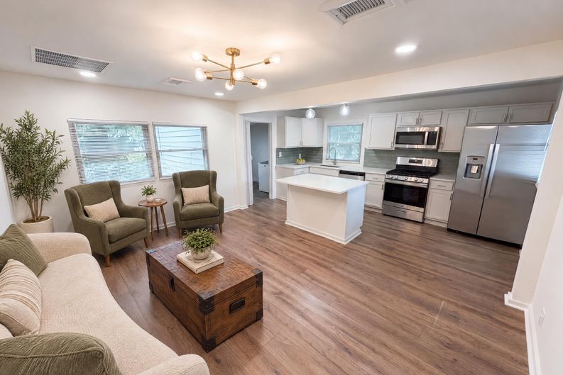 Photo 3 of 25 of 2225 Misty Ln SE, Smyrna, GA