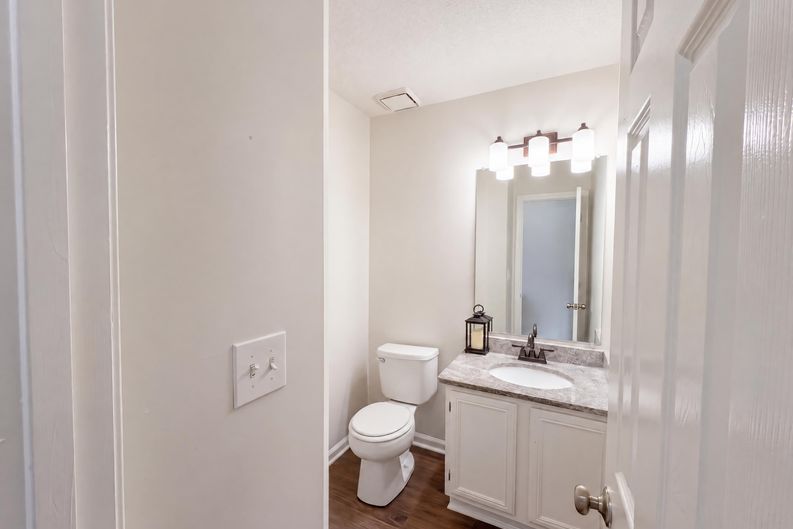 Photo 9 of 23 of 1012 Crown Corners Dr, McDonough, GA
