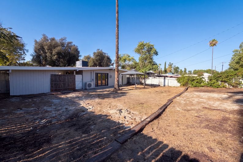 Photo 18 of 19 of 1311 Campus Ave, Redlands, CA