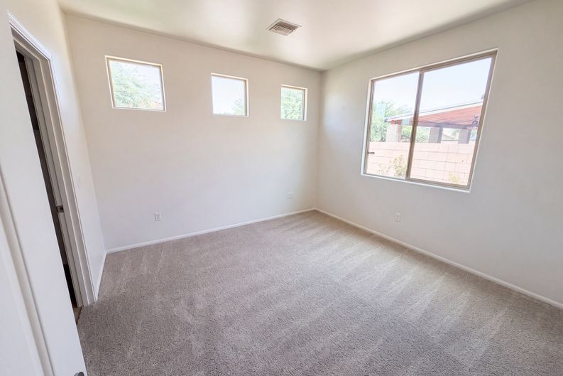 Photo 13 of 25 of 7452 S Golden Shore Dr, Tucson, AZ